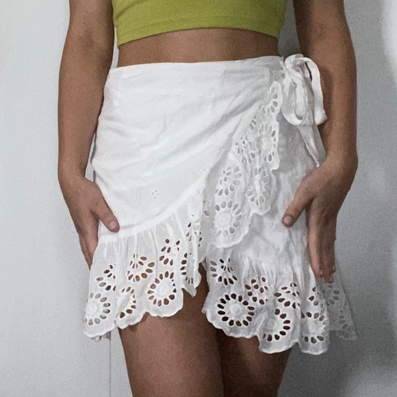 Women’s Lace Wrap-Skirt - Picture 4 of 5